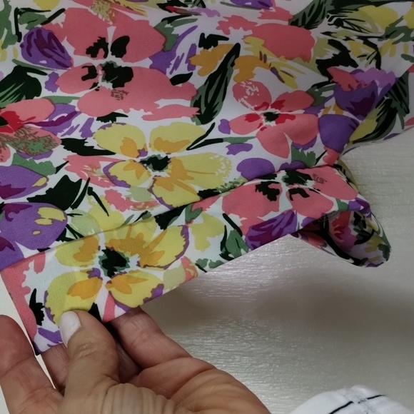 Jodifl multicolor floral v-neck OVERSIZED medium (see measurements) lightweight - Picture 3 of 6